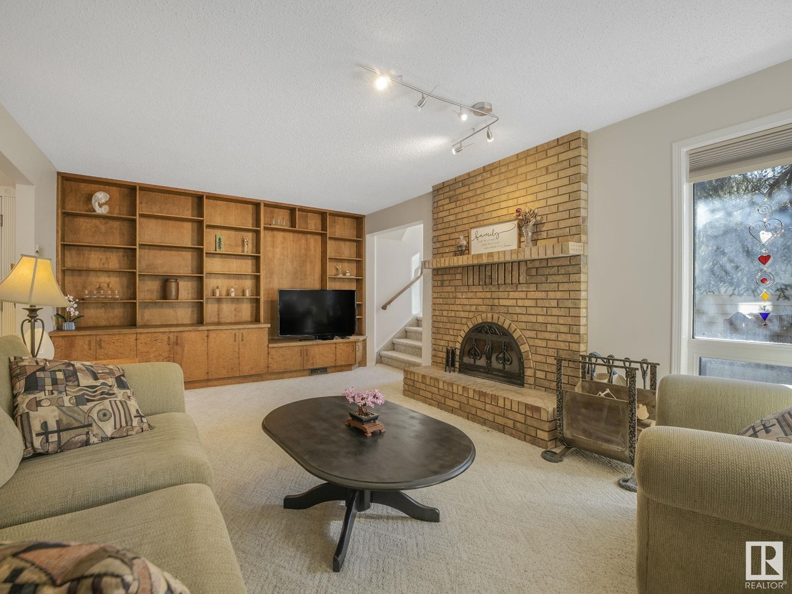 Property at 14714 46 AV NW image 1