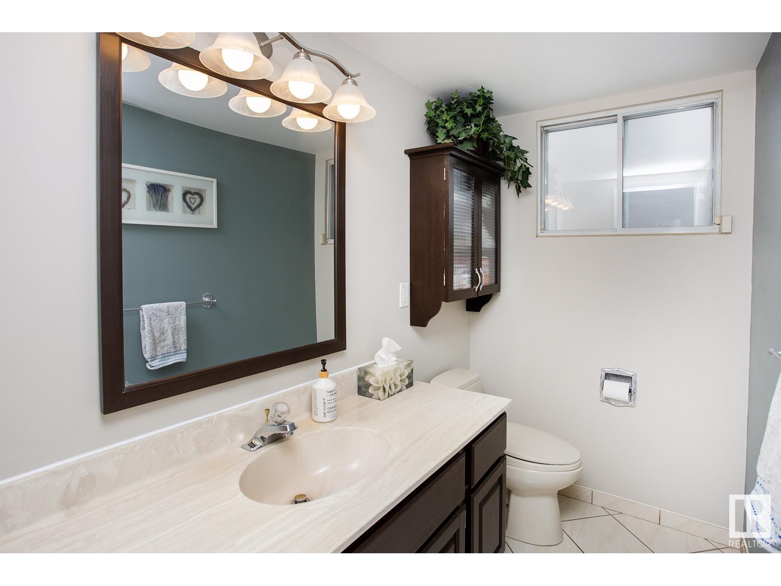 Property at 14714 46 AV NW image 4