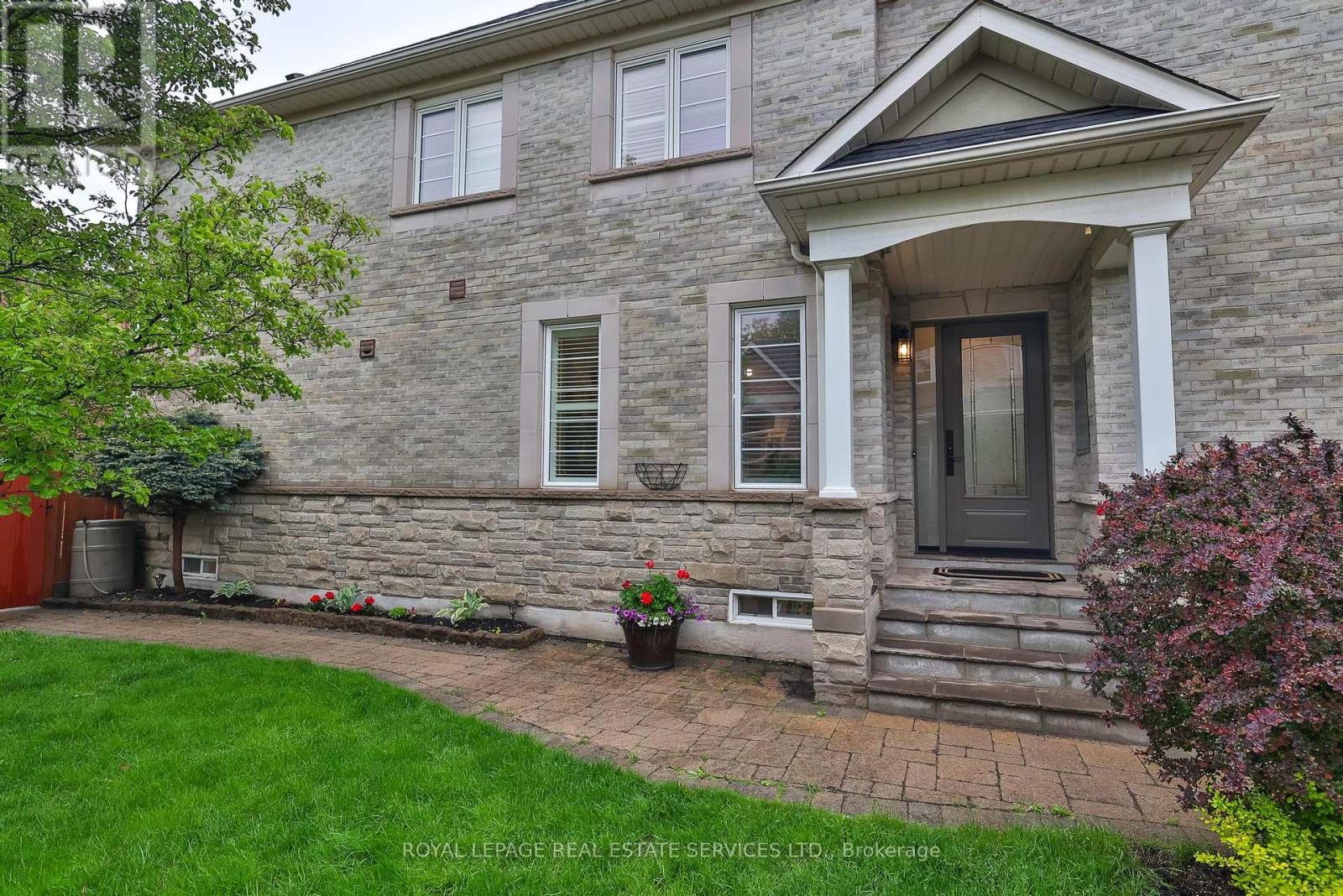 3222 Epworth Crescent, Oakville, Ontario  L6M 0B3 - Photo 2 - W12170485