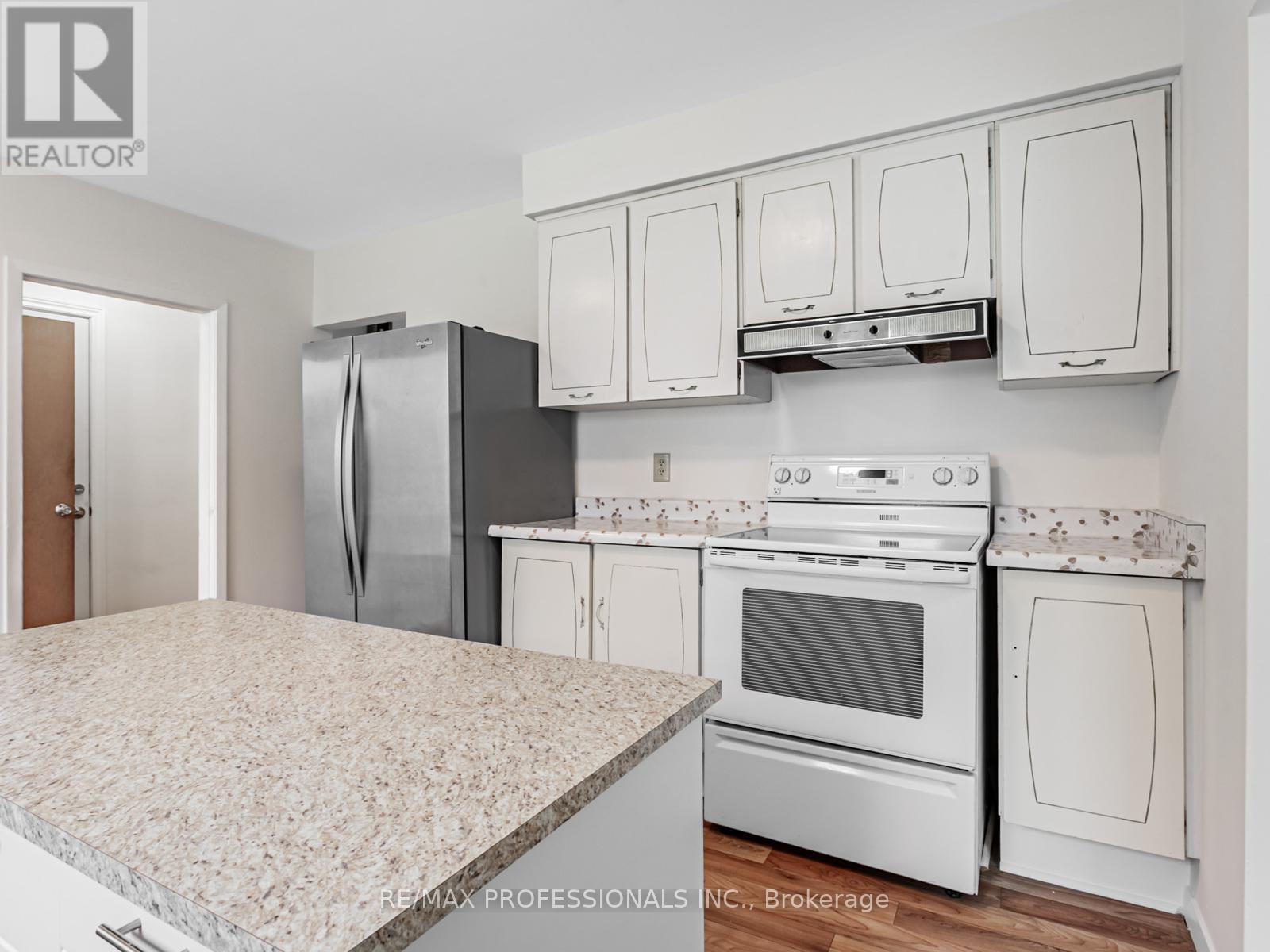 275 Jeffcoat Drive, Toronto, Ontario  M9W 3E4 - Photo 10 - W12170513