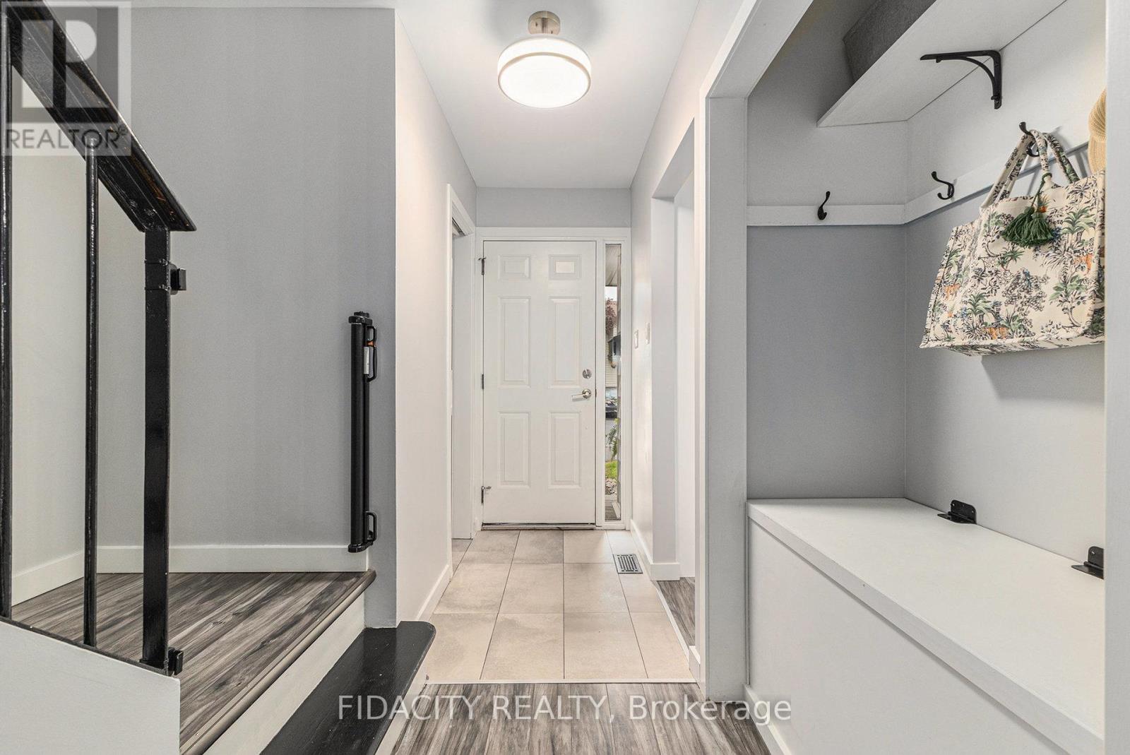 19 Carmichael Court, Ottawa, Ontario  K2K 1K1 - Photo 3 - X12170584