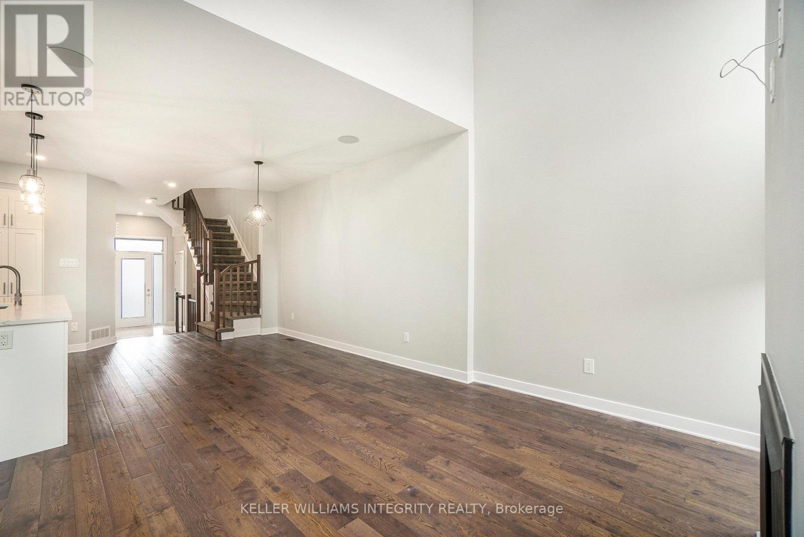 458 Trident Mews, Ottawa, Ontario  K1T 0T2 - Photo 5 - X12170589