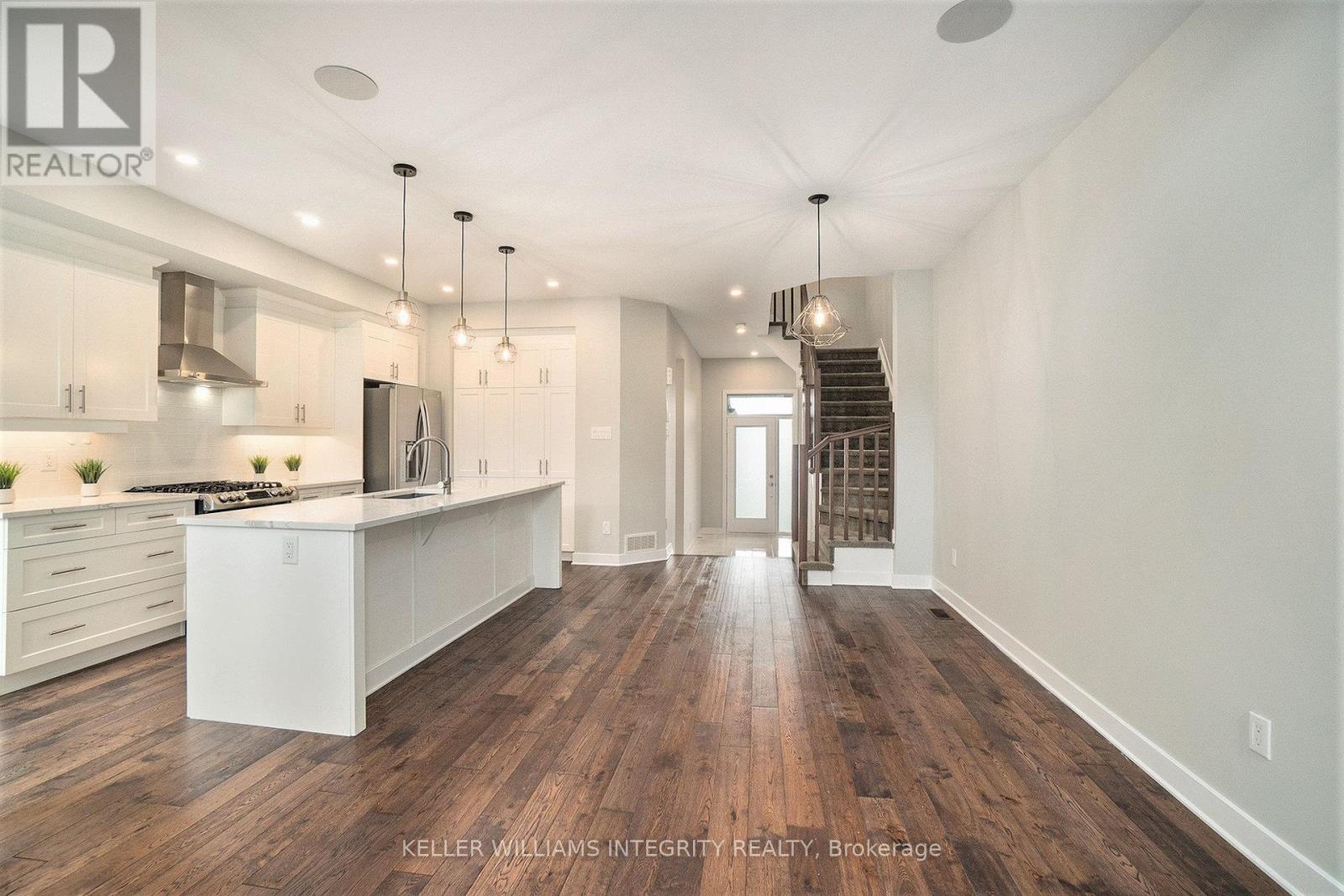458 Trident Mews, Ottawa, Ontario  K1T 0T2 - Photo 6 - X12170589