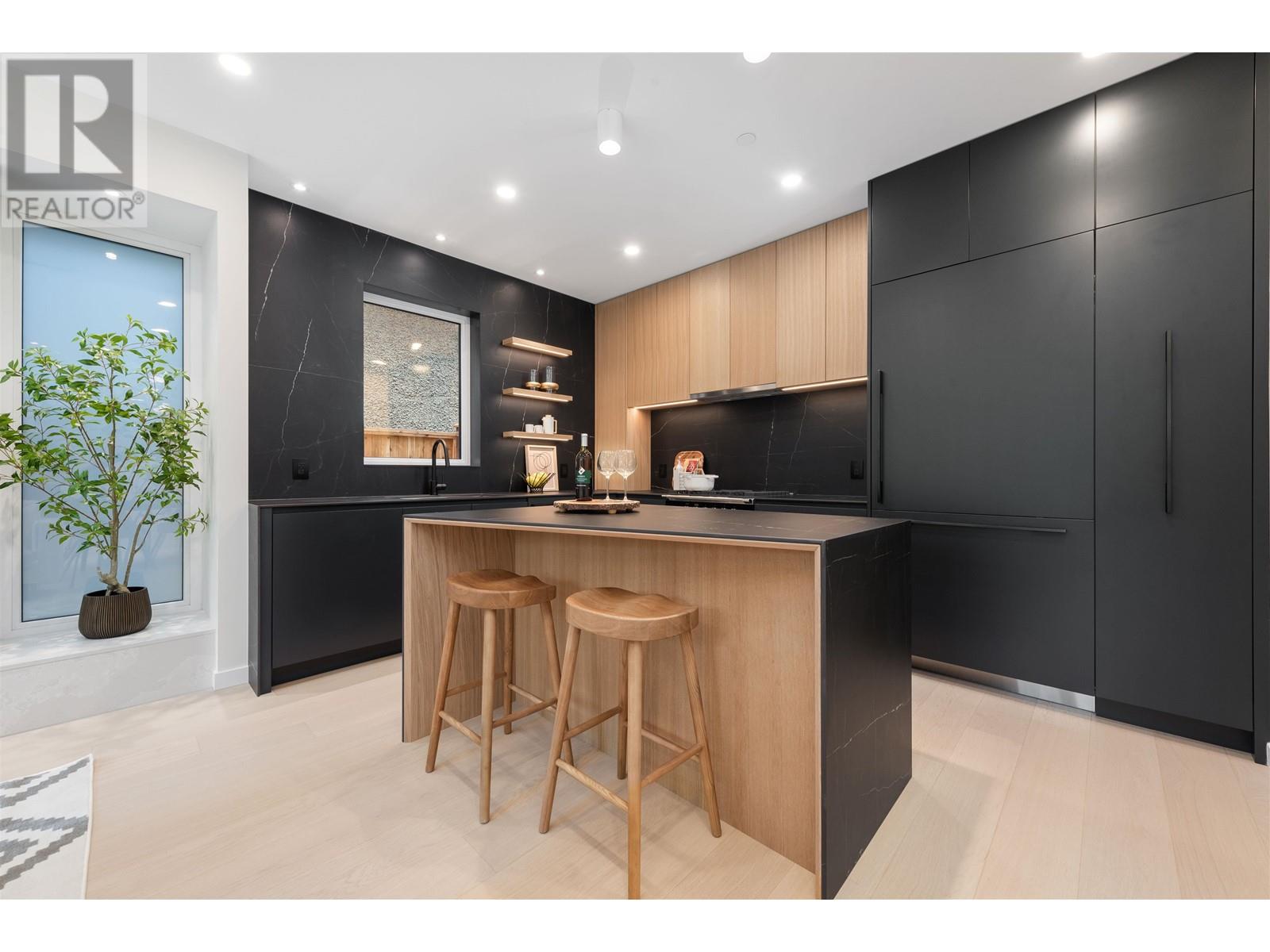 1 2764 W 14th Avenue, Vancouver, British Columbia  V6K 2X2 - Photo 3 - R3001901