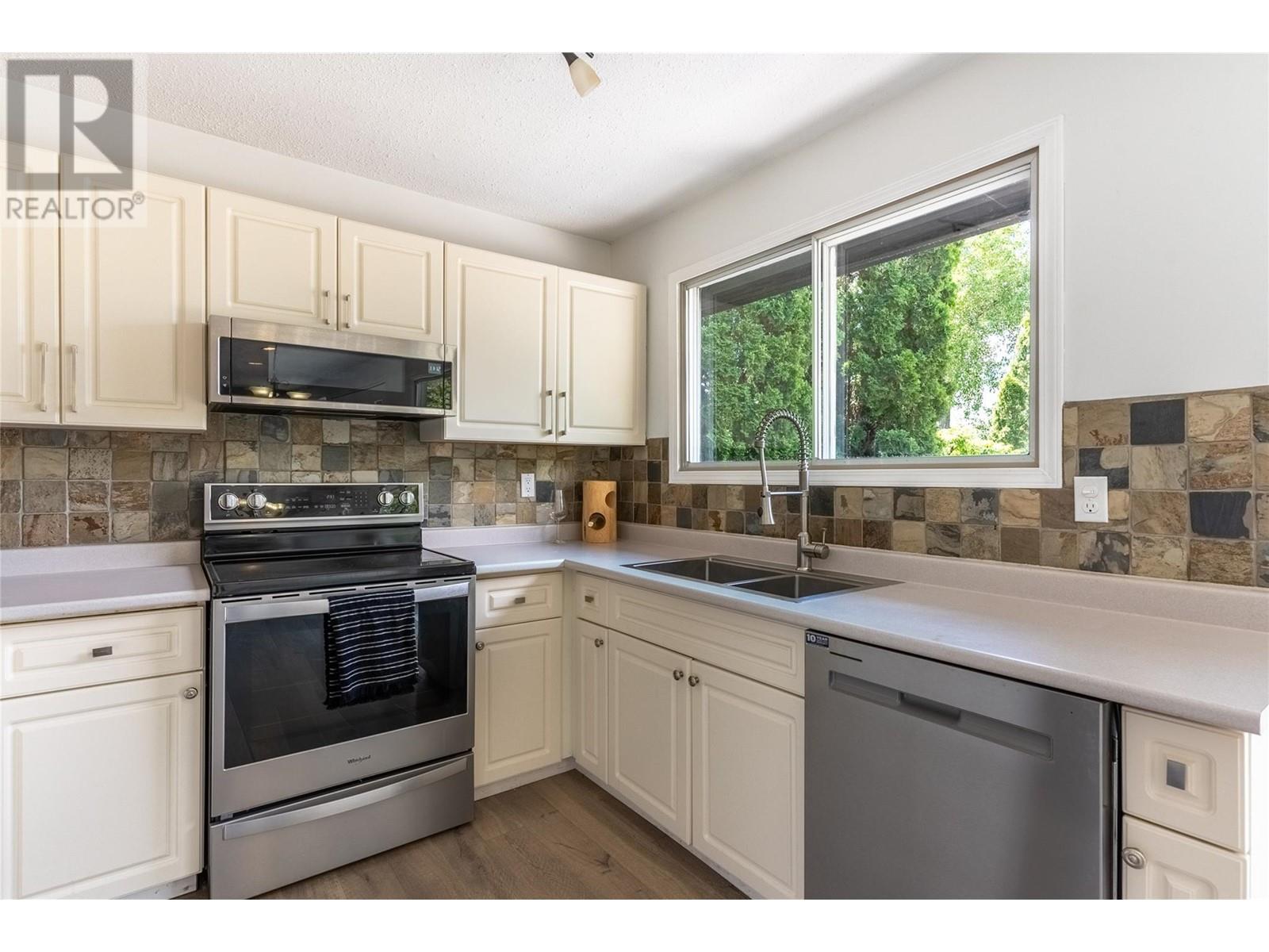1765 CLIFFORD Avenue, Kamloops, BC V2B4G7