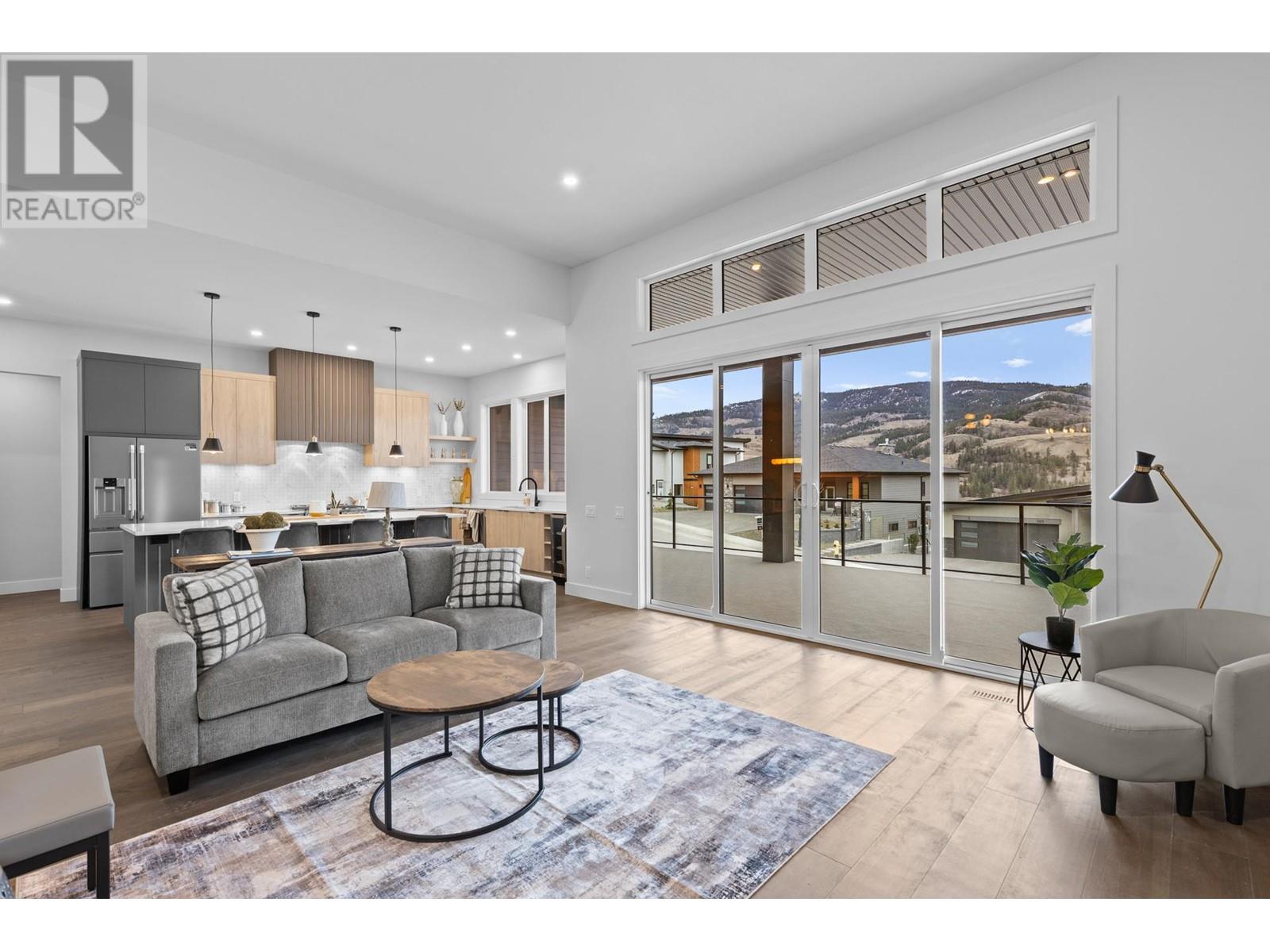 Property at 801 Melrose Street image 3