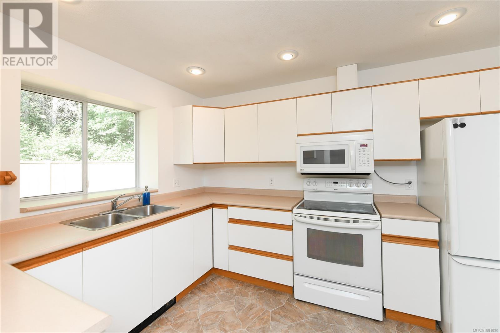 Property at 1759 Hobson Ave image 3