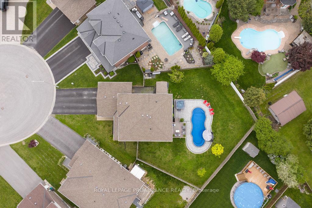 Property at 33 BUTTERNUT COURT image 3
