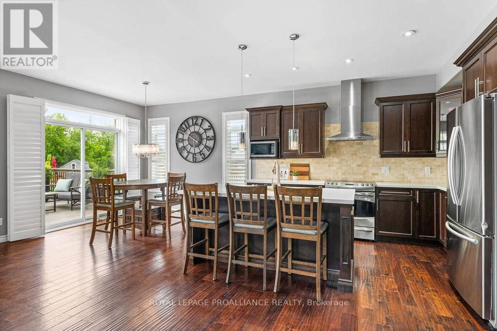 Property at 33 BUTTERNUT COURT image 4