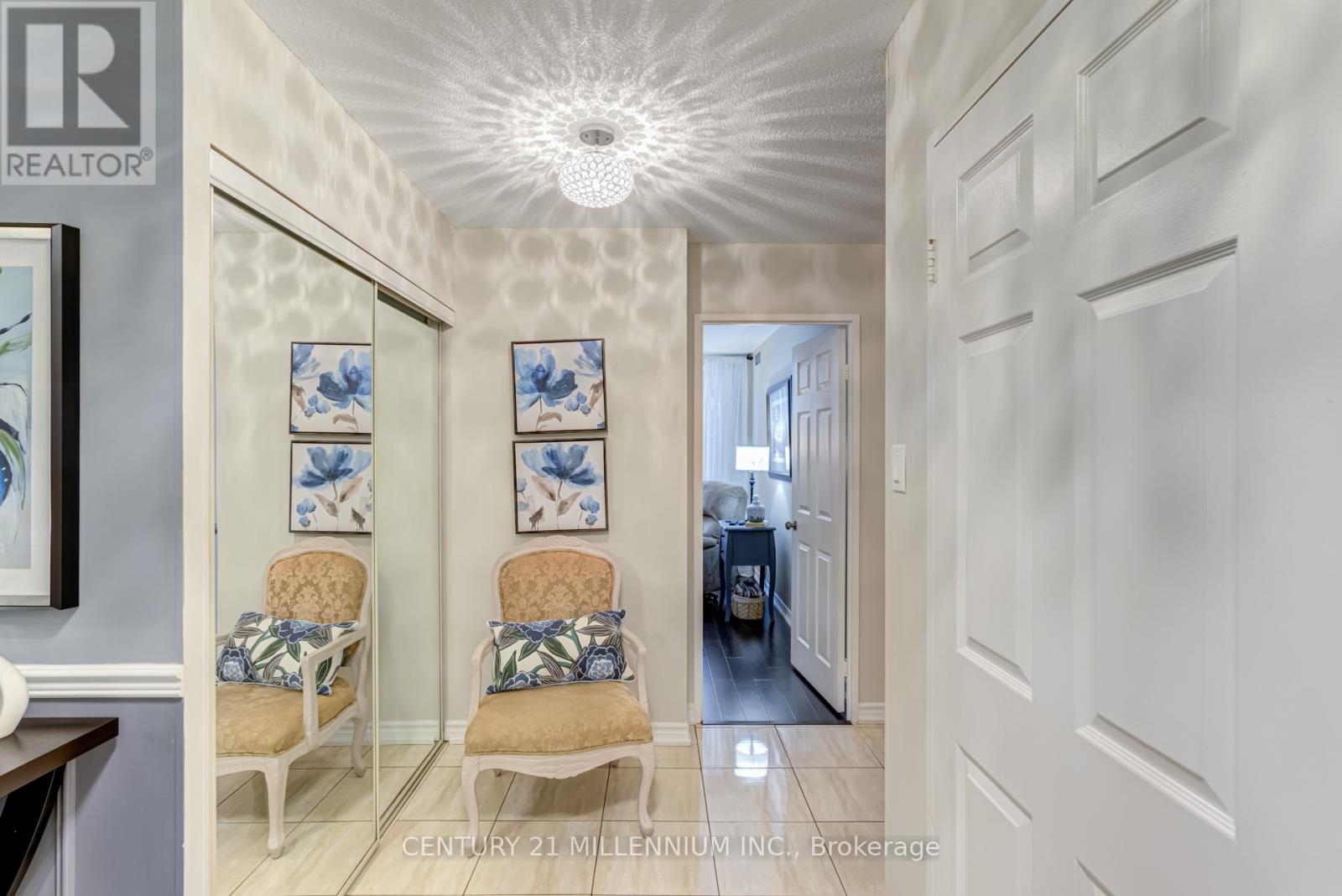 305 - 20 Cherrytree Drive, Brampton, Ontario  L6Y 3V1 - Photo 2 - W12170531