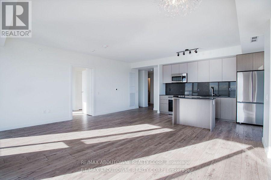 B1202 - 125 Bronte Road, Oakville, Ontario  L6L 3C1 - Photo 6 - W12170541