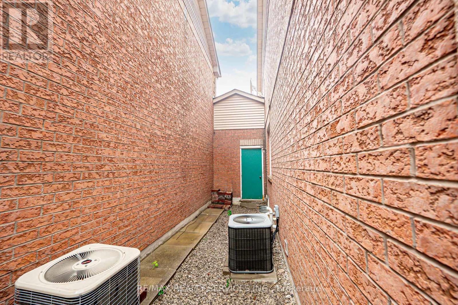 125 Lent Crescent, Brampton, Ontario  L6Y 5E6 - Photo 40 - W12170578