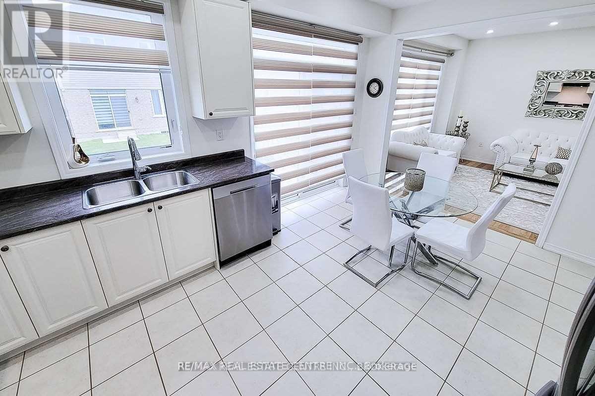 167 Longboat Run Way W, Brantford, Ontario  N3T 0R9 - Photo 13 - X12170612