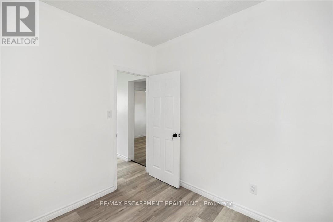 61 Primrose Avenue, Hamilton (Crown Point), Ontario  L8L 2K9 - Photo 10 - X12170614