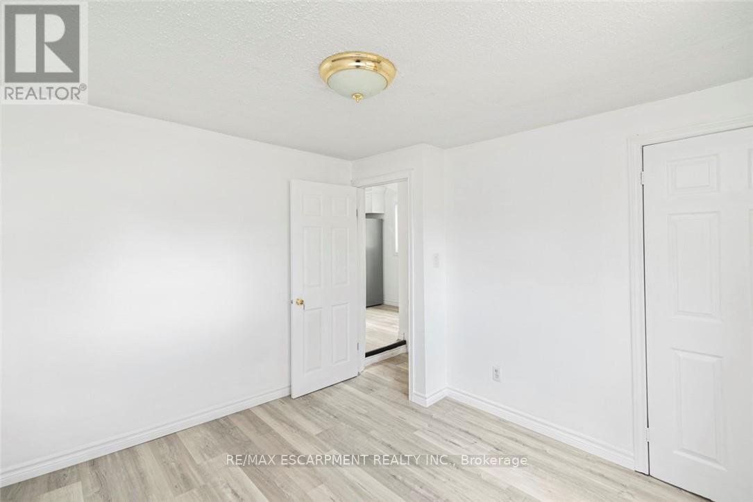 61 Primrose Avenue, Hamilton (Crown Point), Ontario  L8L 2K9 - Photo 12 - X12170614