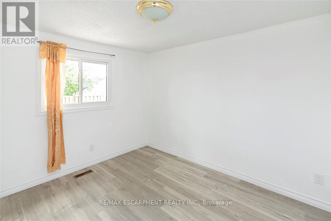 61 Primrose Avenue, Hamilton (Crown Point), Ontario  L8L 2K9 - Photo 14 - X12170614