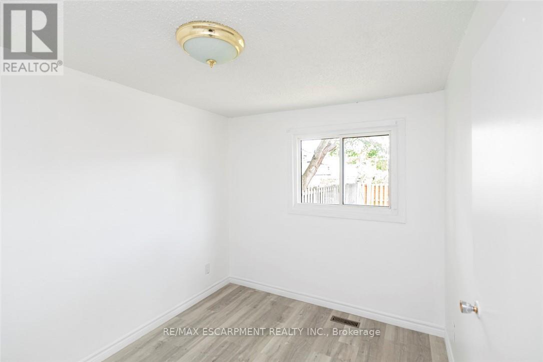 61 Primrose Avenue, Hamilton (Crown Point), Ontario  L8L 2K9 - Photo 16 - X12170614
