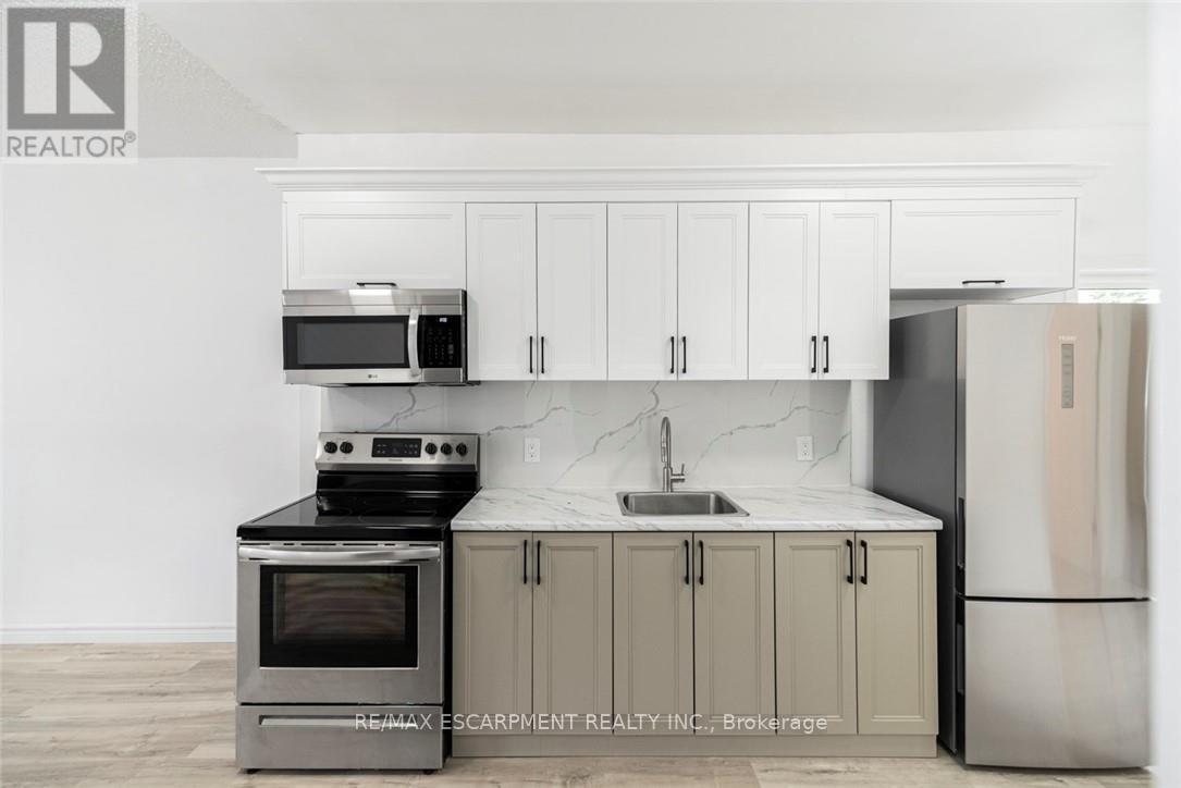 61 Primrose Avenue, Hamilton (Crown Point), Ontario  L8L 2K9 - Photo 2 - X12170614
