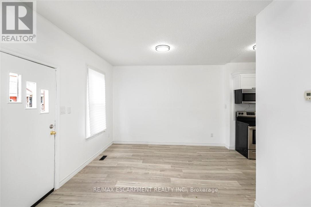 61 Primrose Avenue, Hamilton, Ontario  L8L 2K9 - Photo 5 - X12170614
