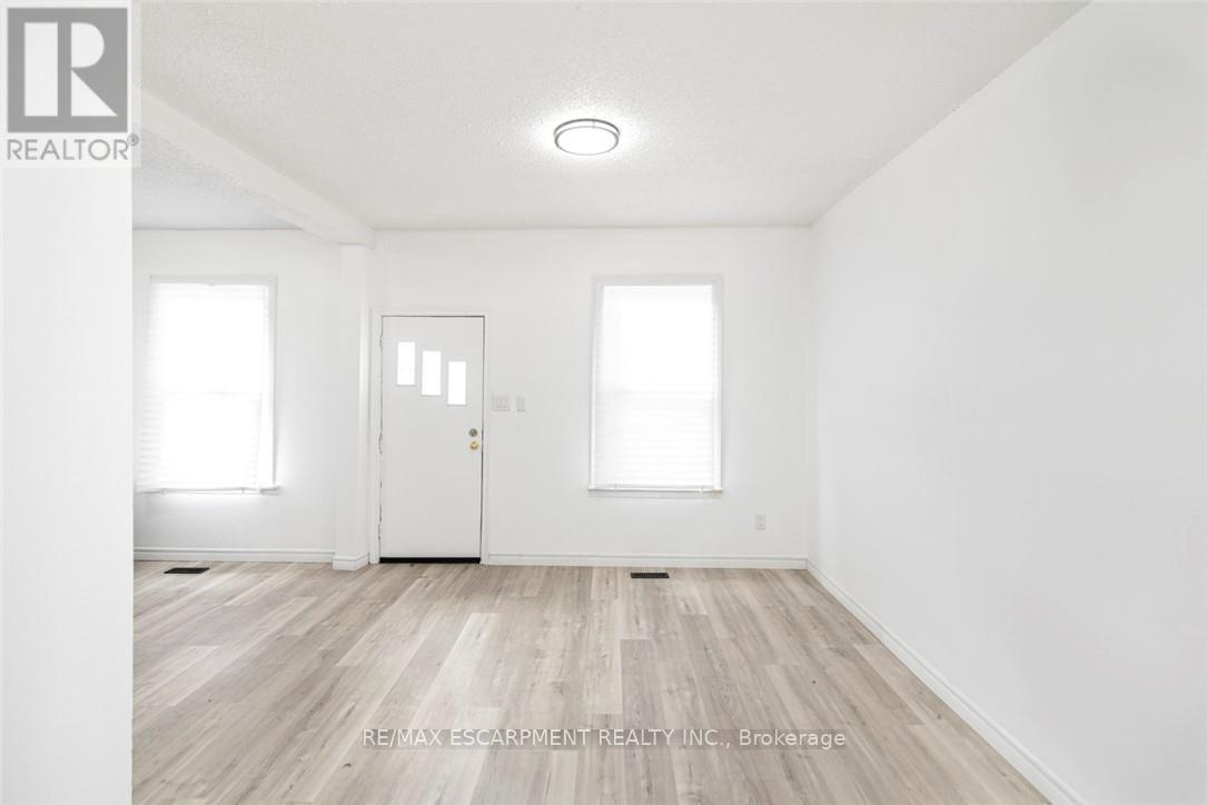 61 Primrose Avenue, Hamilton (Crown Point), Ontario  L8L 2K9 - Photo 6 - X12170614