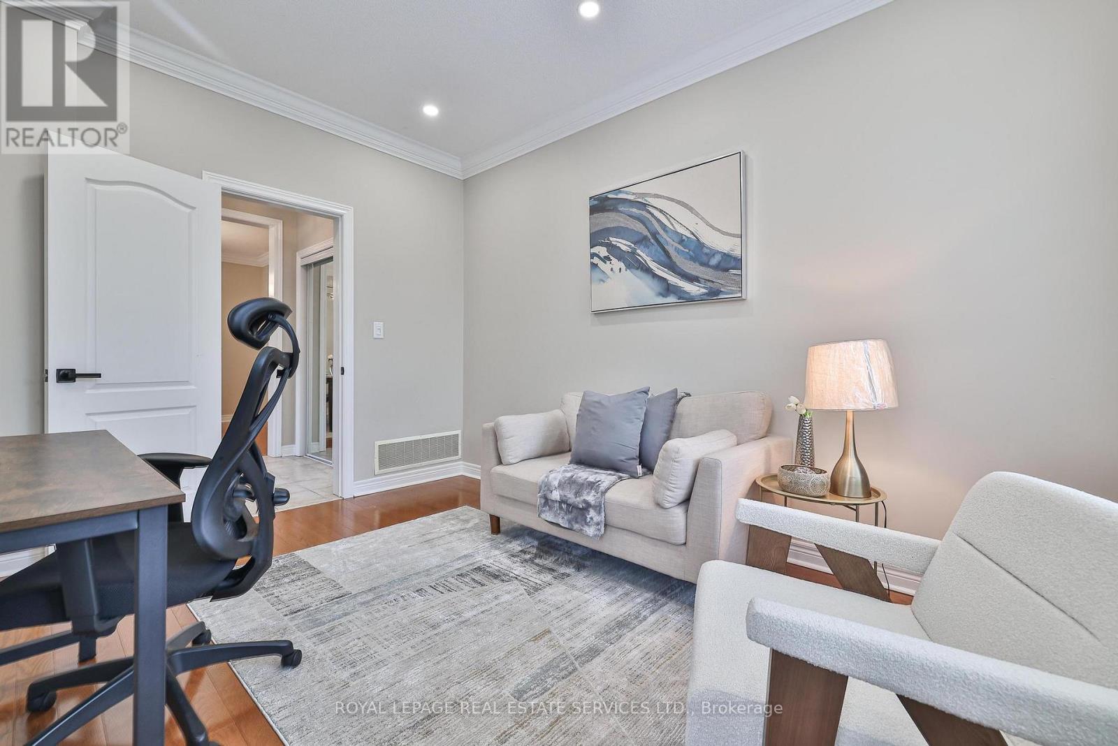 3222 Epworth Crescent, Oakville, Ontario  L6M 0B3 - Photo 7 - W12170485