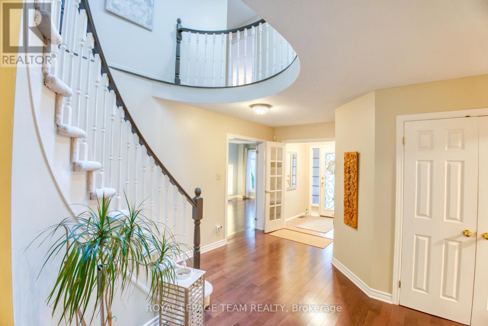 27 Sherk Crescent, Ottawa, Ontario  K2K 2L3 - Photo 5 - X12170639