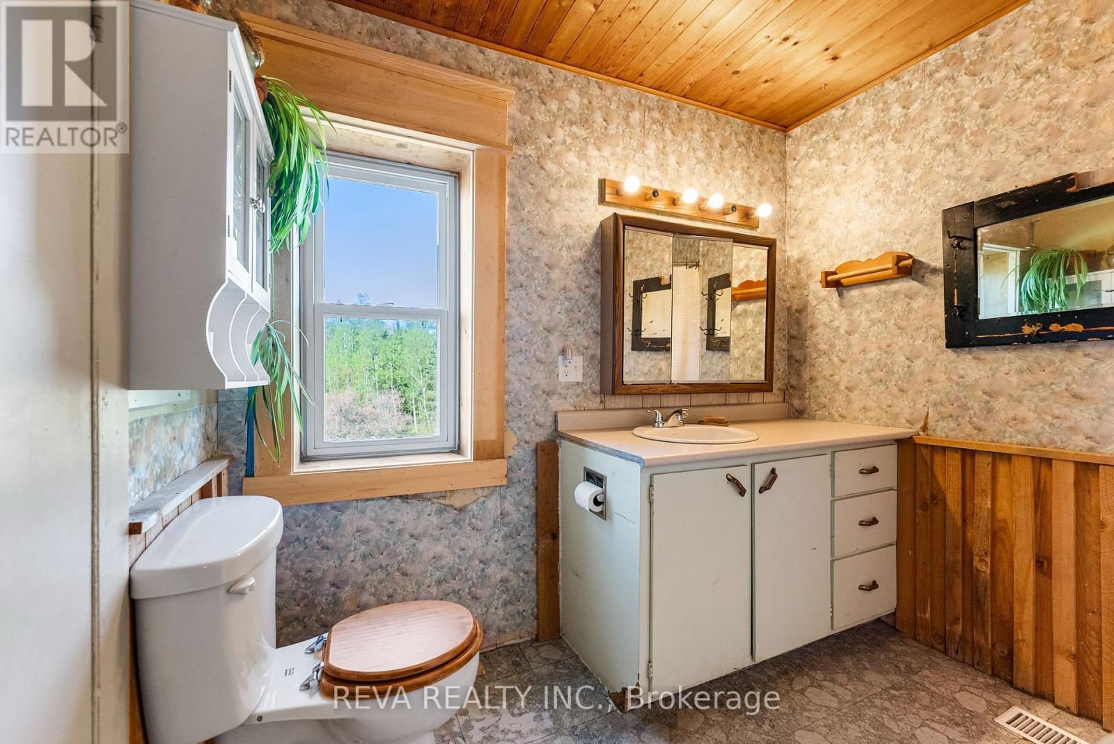 1175 Hillsview Road, Hastings Highlands, Ontario  K0L 2R0 - Photo 10 - X12166010