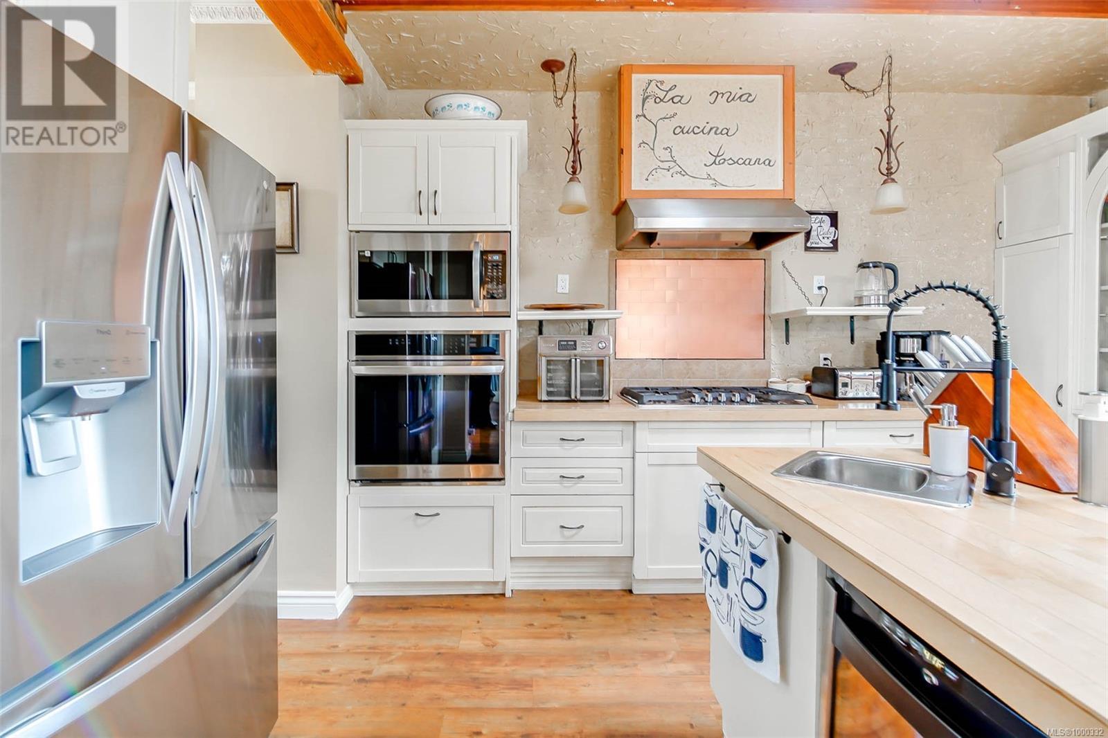 Property at 4101 Parkinson Pl image 4
