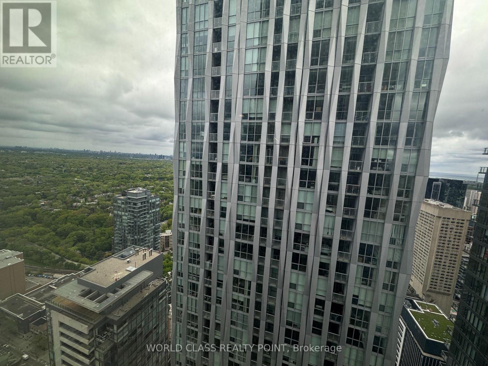 4705 - 11 Yorkville Avenue, Toronto, Ontario  M4W 0B7 - Photo 10 - C12170625