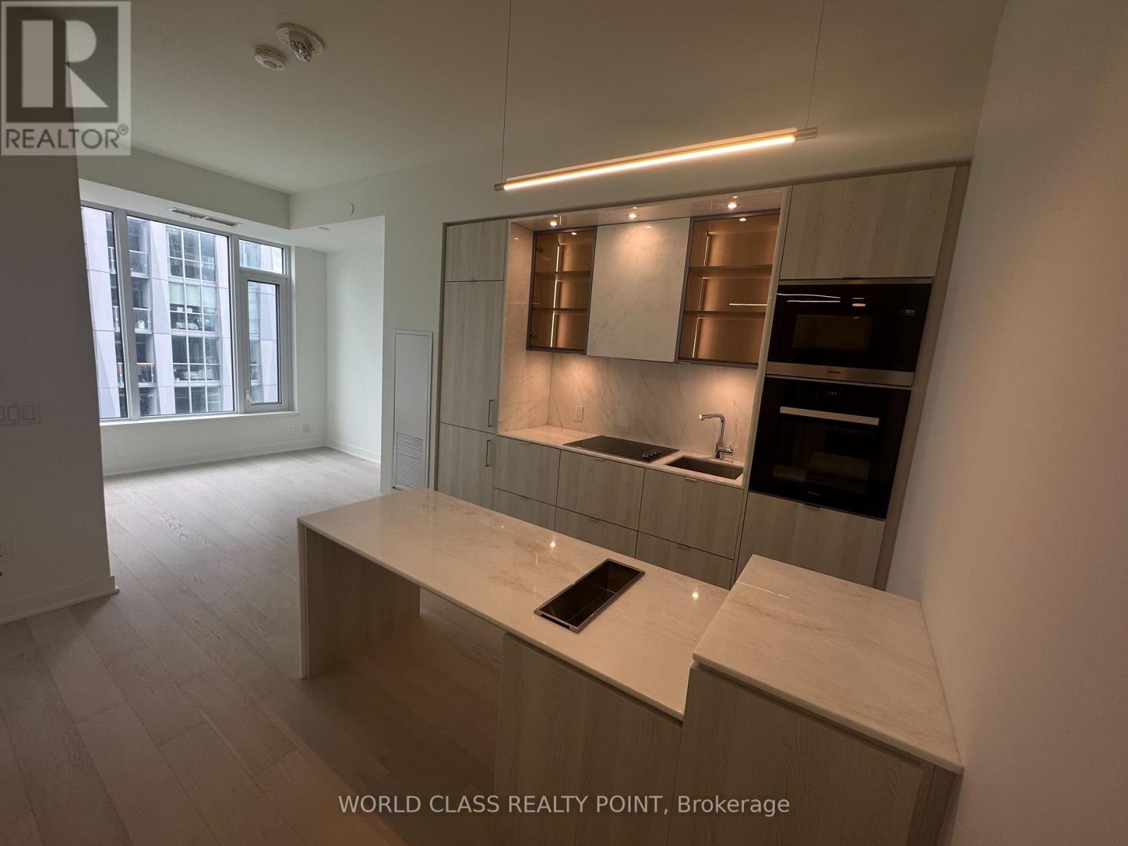 4705 - 11 Yorkville Avenue, Toronto, Ontario  M4W 0B7 - Photo 4 - C12170625