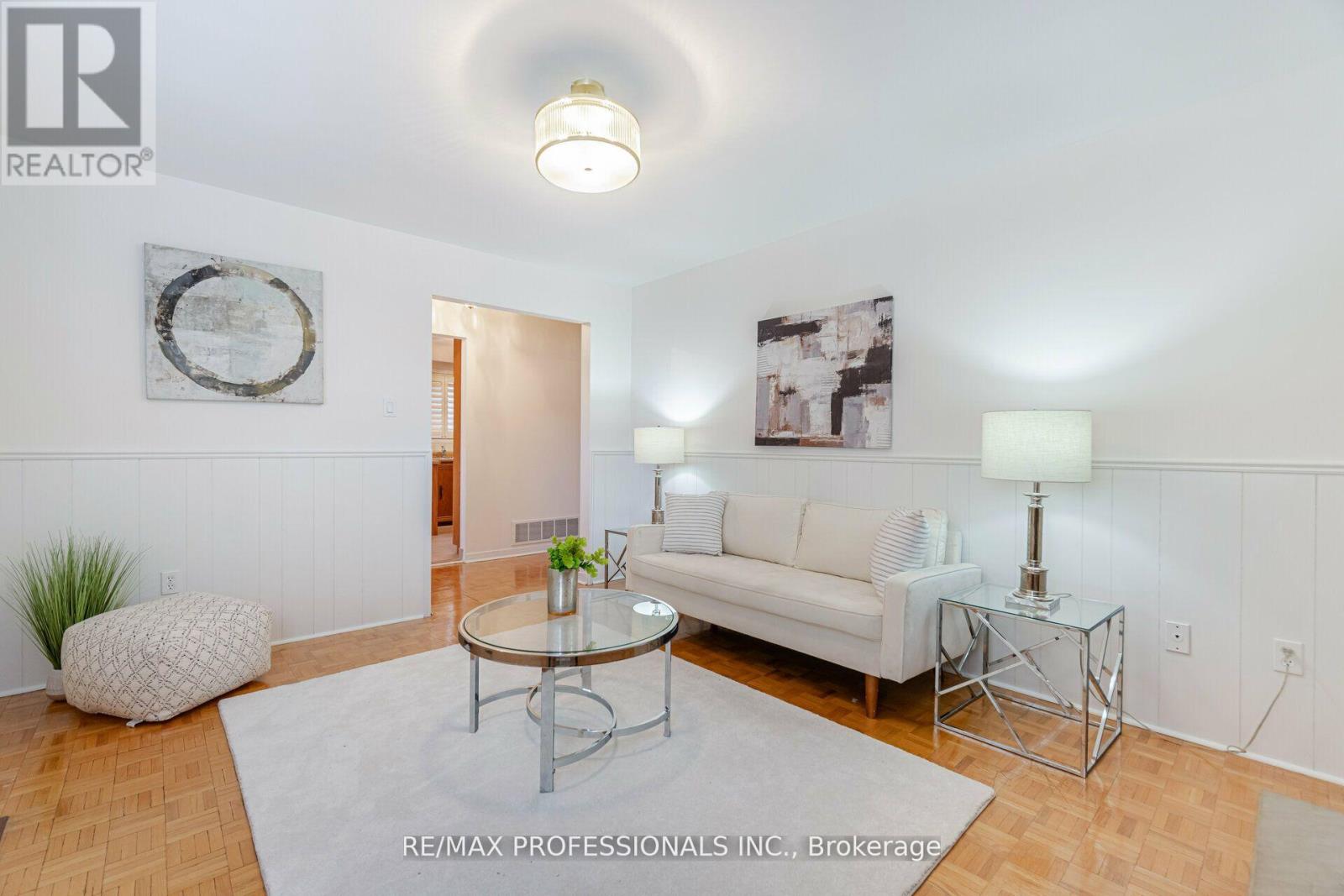 141 Kingsbridge Garden Circle, Mississauga, Ontario  L5R 1J7 - Photo 14 - W12170643