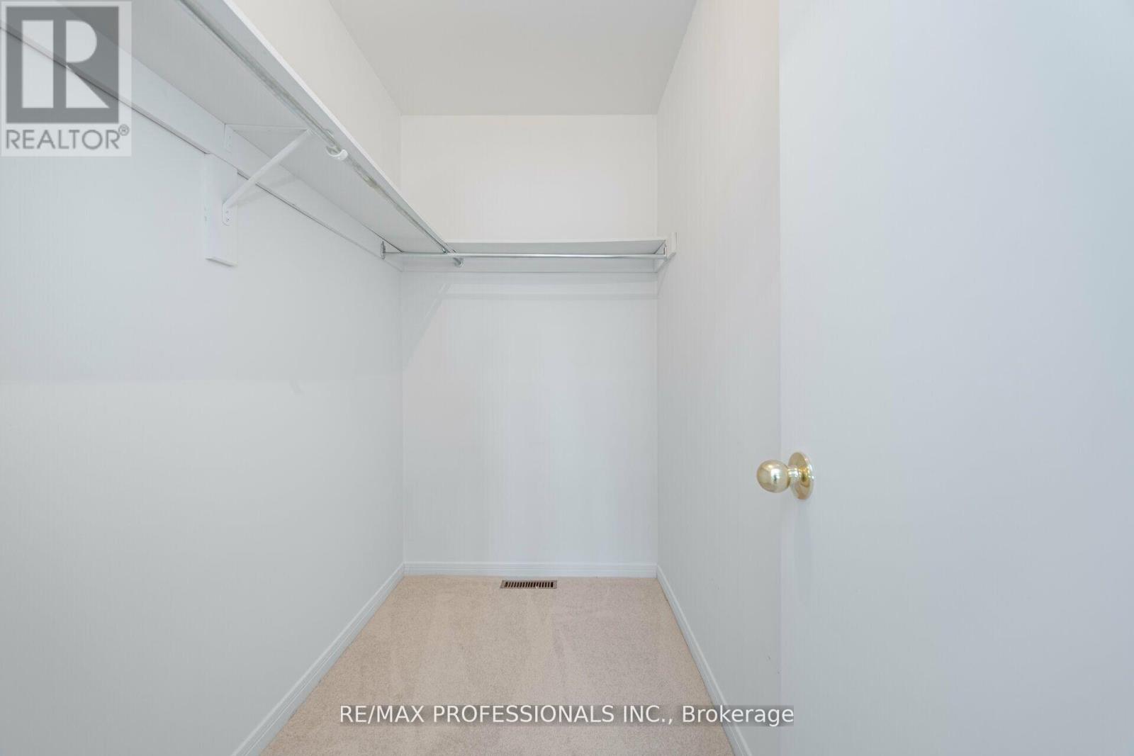 141 Kingsbridge Garden Circle, Mississauga, Ontario  L5R 1J7 - Photo 20 - W12170643
