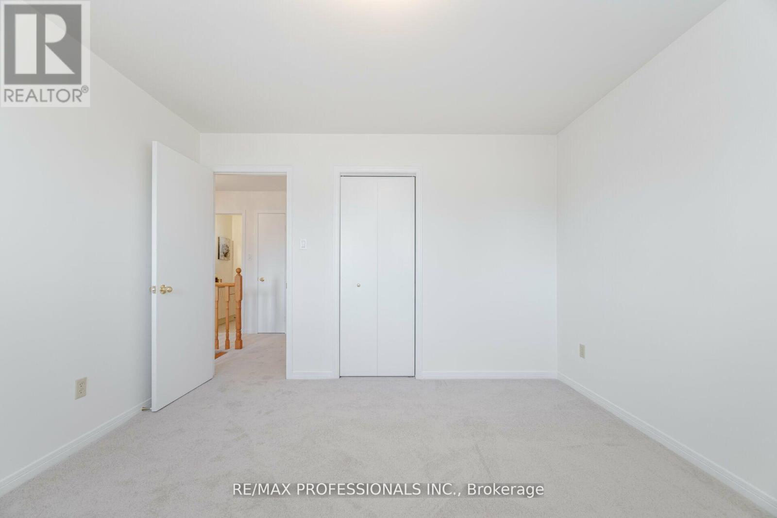 141 Kingsbridge Garden Circle, Mississauga, Ontario  L5R 1J7 - Photo 21 - W12170643
