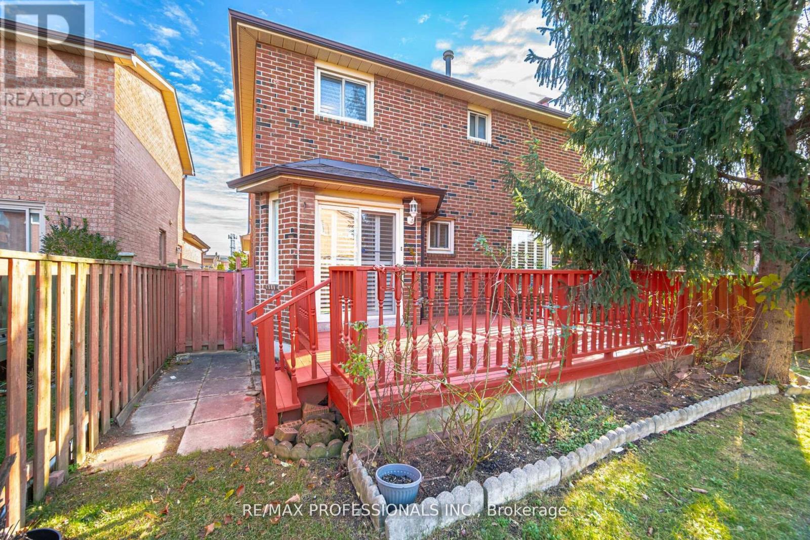 141 Kingsbridge Garden Circle, Mississauga, Ontario  L5R 1J7 - Photo 33 - W12170643