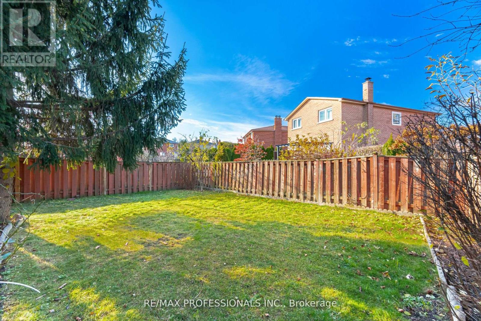 141 Kingsbridge Garden Circle, Mississauga, Ontario  L5R 1J7 - Photo 34 - W12170643