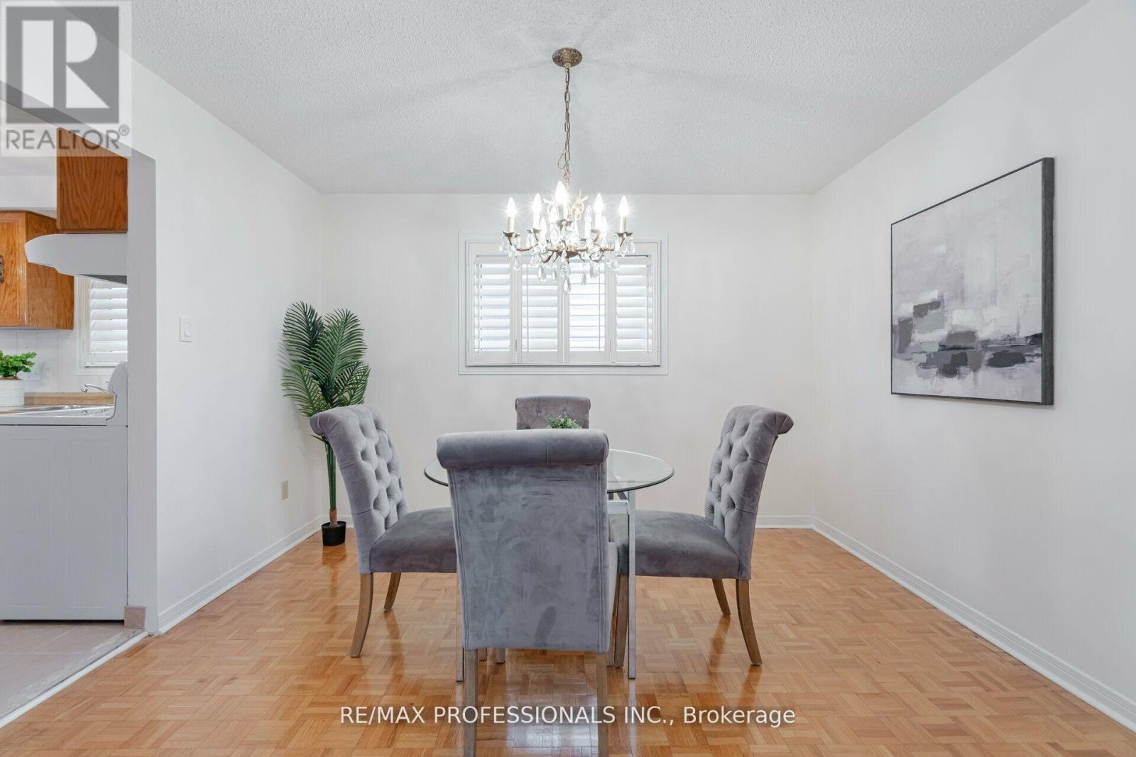 141 Kingsbridge Garden Circle, Mississauga, Ontario  L5R 1J7 - Photo 6 - W12170643