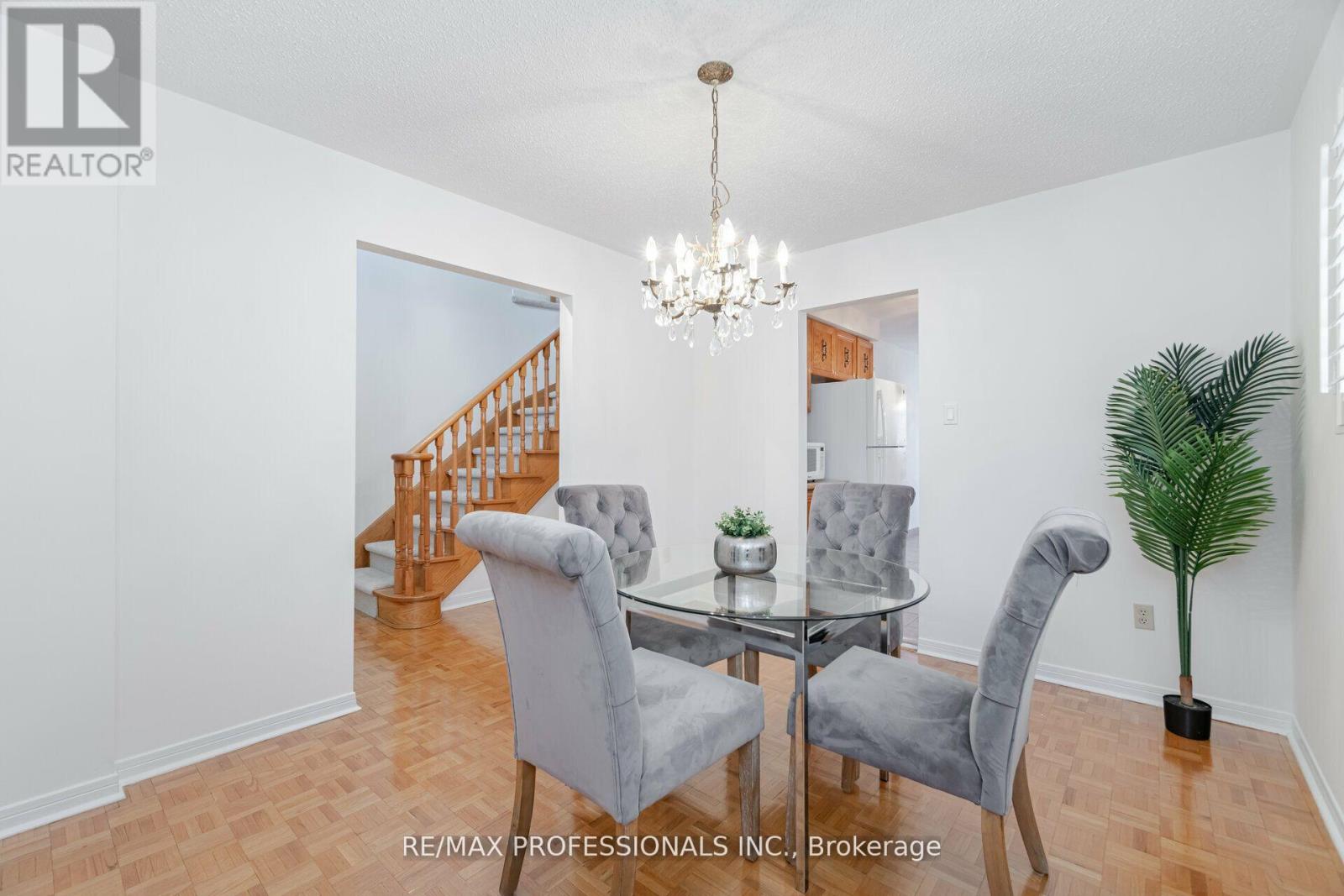 141 Kingsbridge Garden Circle, Mississauga, Ontario  L5R 1J7 - Photo 7 - W12170643