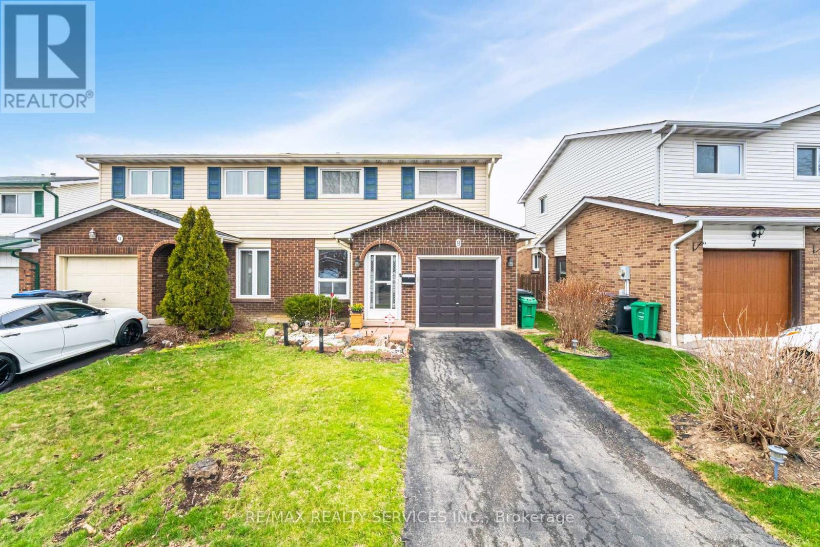 9 PLUTO DRIVE, Brampton, Ontario