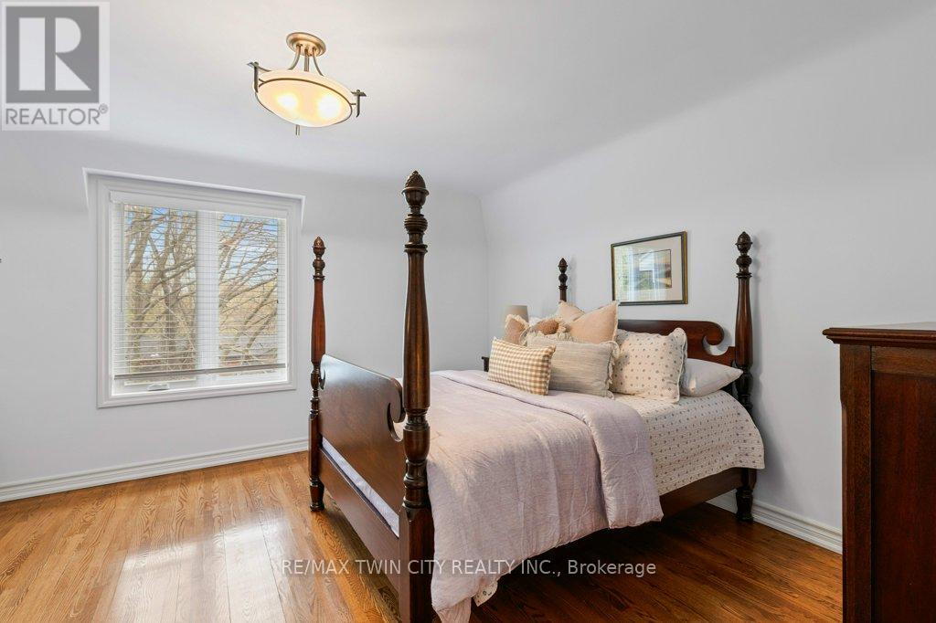 302 Shakespeare Drive, Waterloo, Ontario  N2L 2V1 - Photo 25 - X12170640