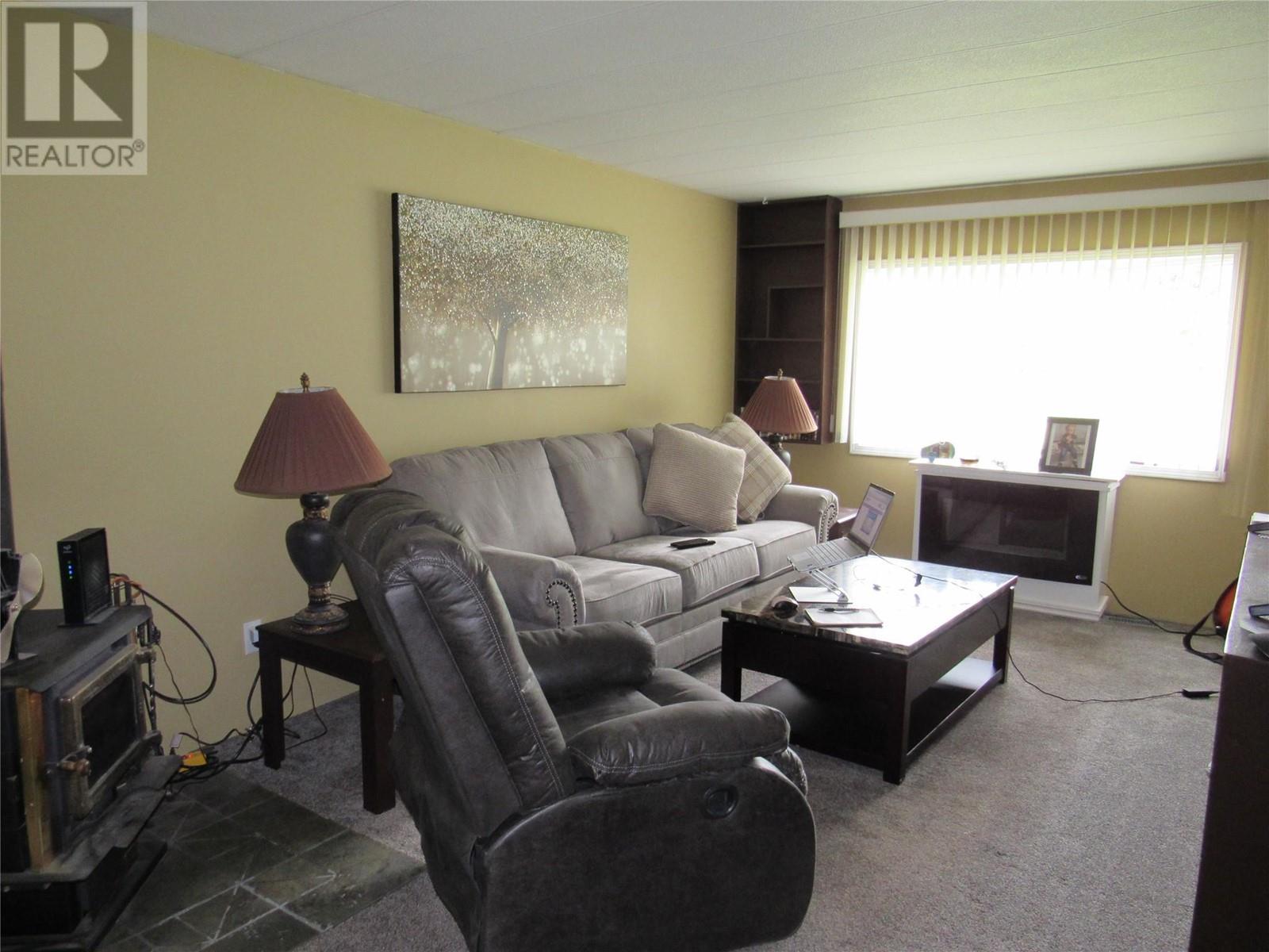 152 SCHULTE Crescent Unit# 1, Castlegar, BC V1N3E2