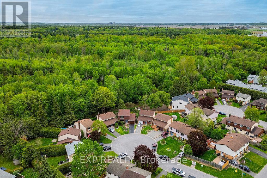 19 Ancroft Court, Ottawa, Ontario  K2G 4A5 - Photo 3 - X12170666