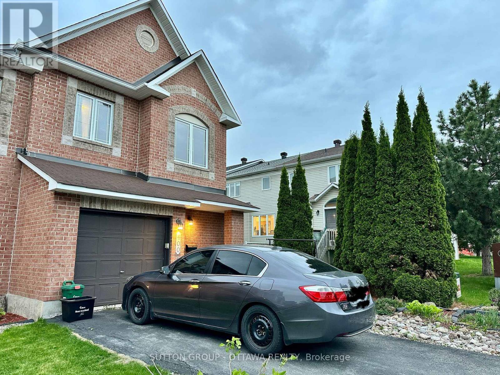 400 Citadel Crescent, Ottawa, Ontario  K2G 7E8 - Photo 3 - X12170732