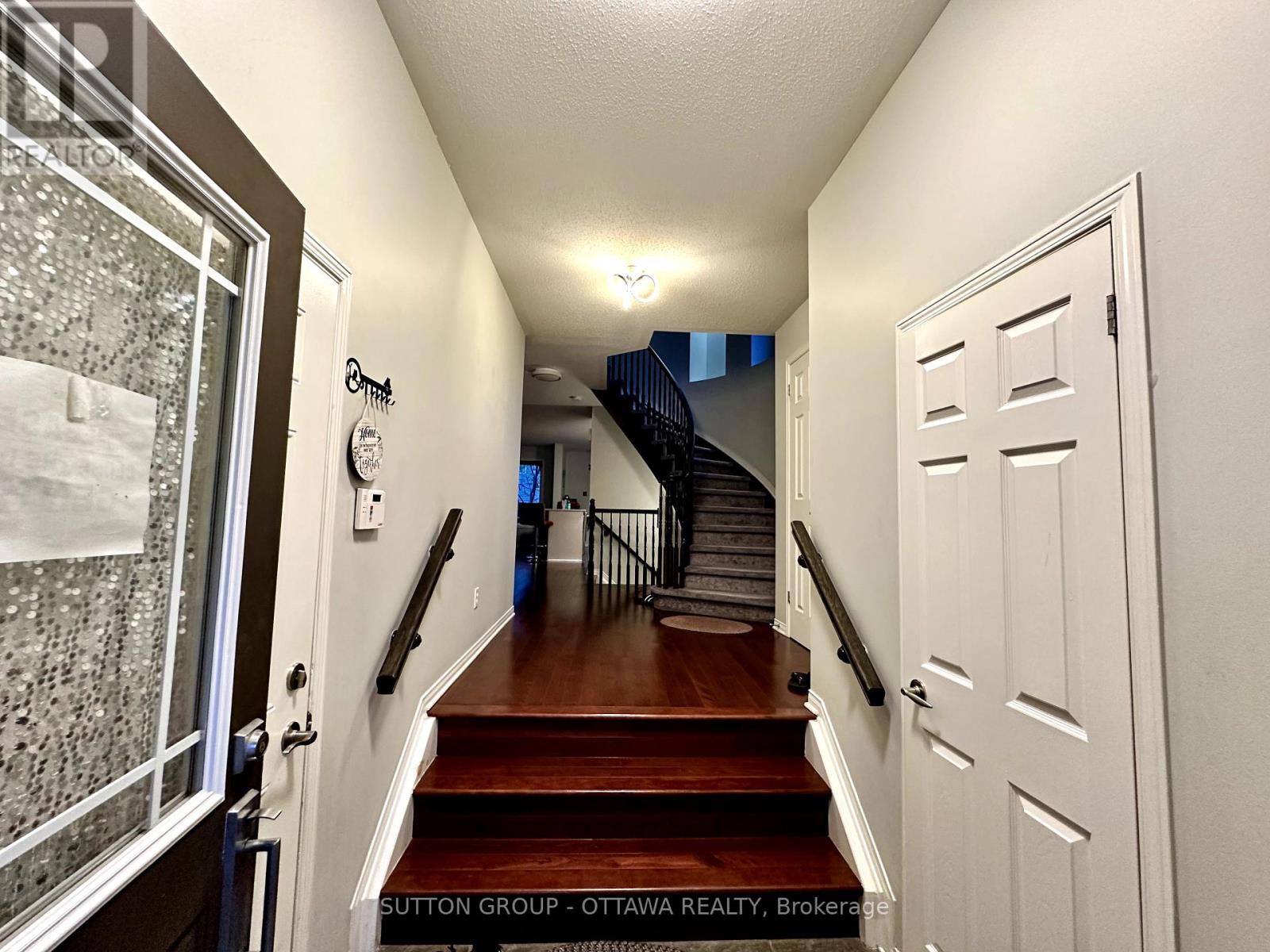 400 Citadel Crescent, Ottawa, Ontario  K2G 7E8 - Photo 5 - X12170732
