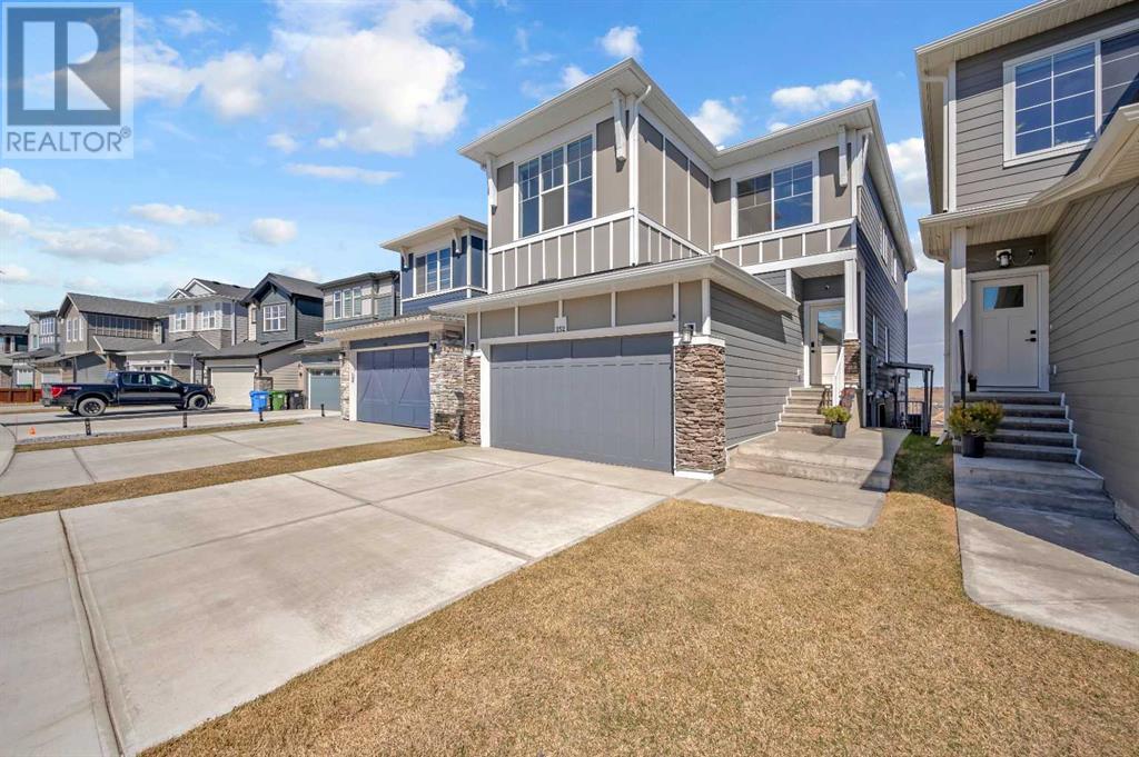 Property at 252 Walcrest View SE image 3