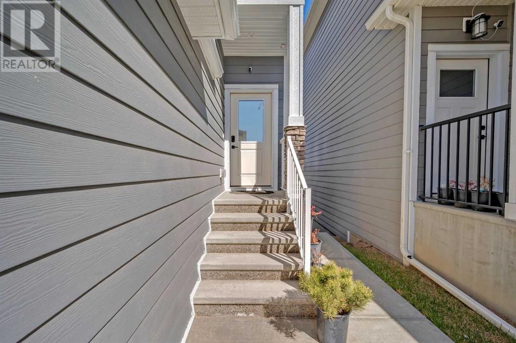 Property at 252 Walcrest View SE image 4