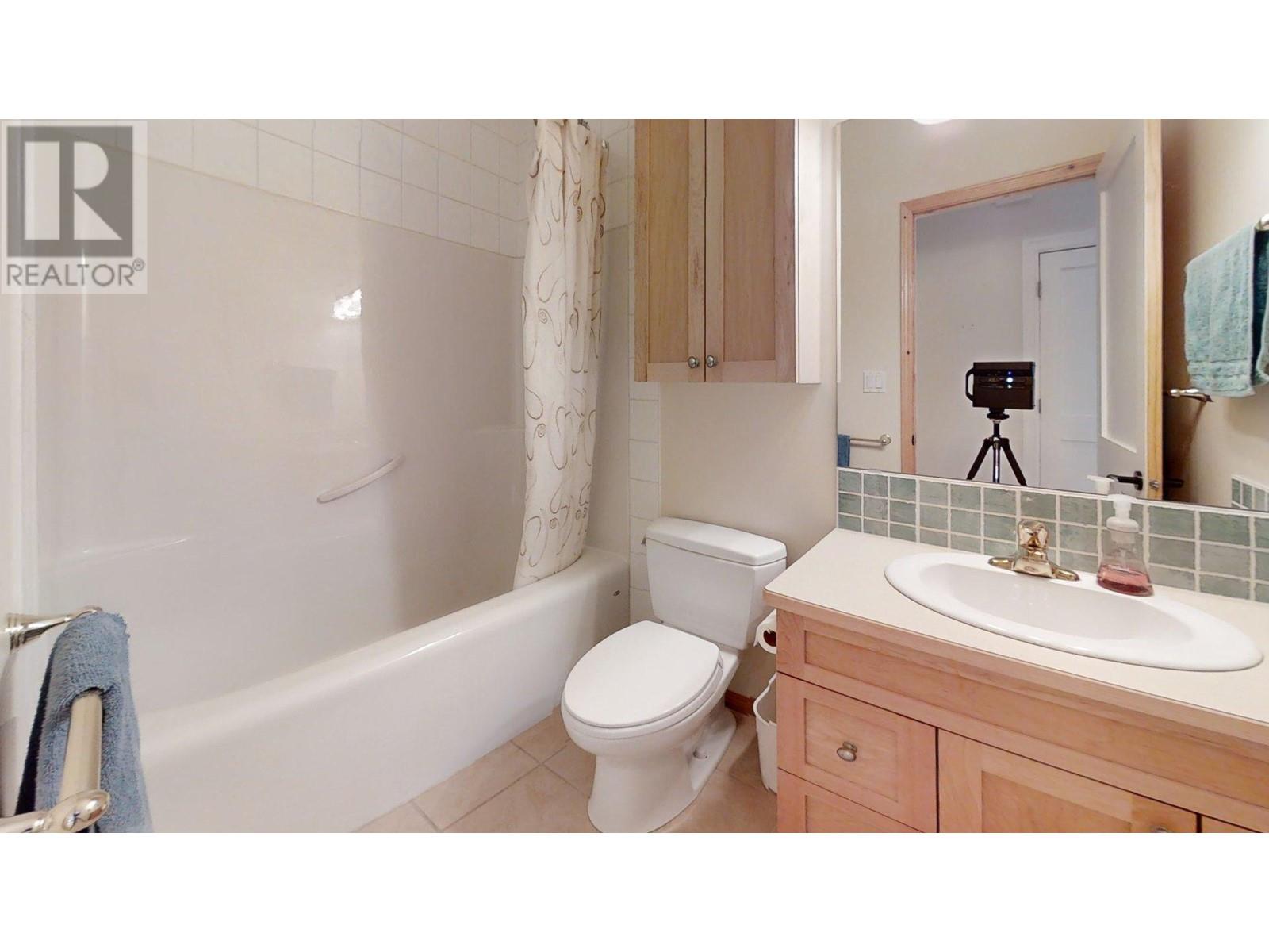 901 12th Ave Avenue, Invermere, BC V0A1K0