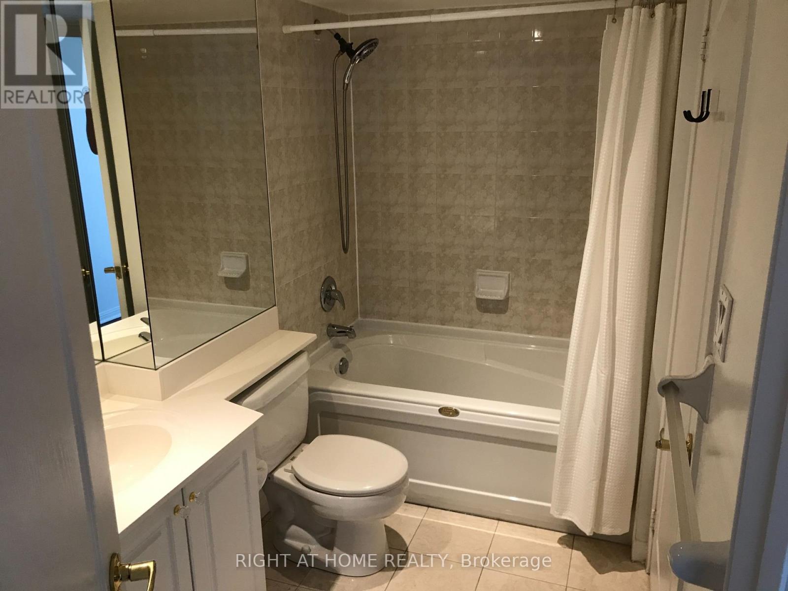 Ph1 - 3130 Yonge Street, Toronto, Ontario  M4N 2K6 - Photo 24 - C12170663