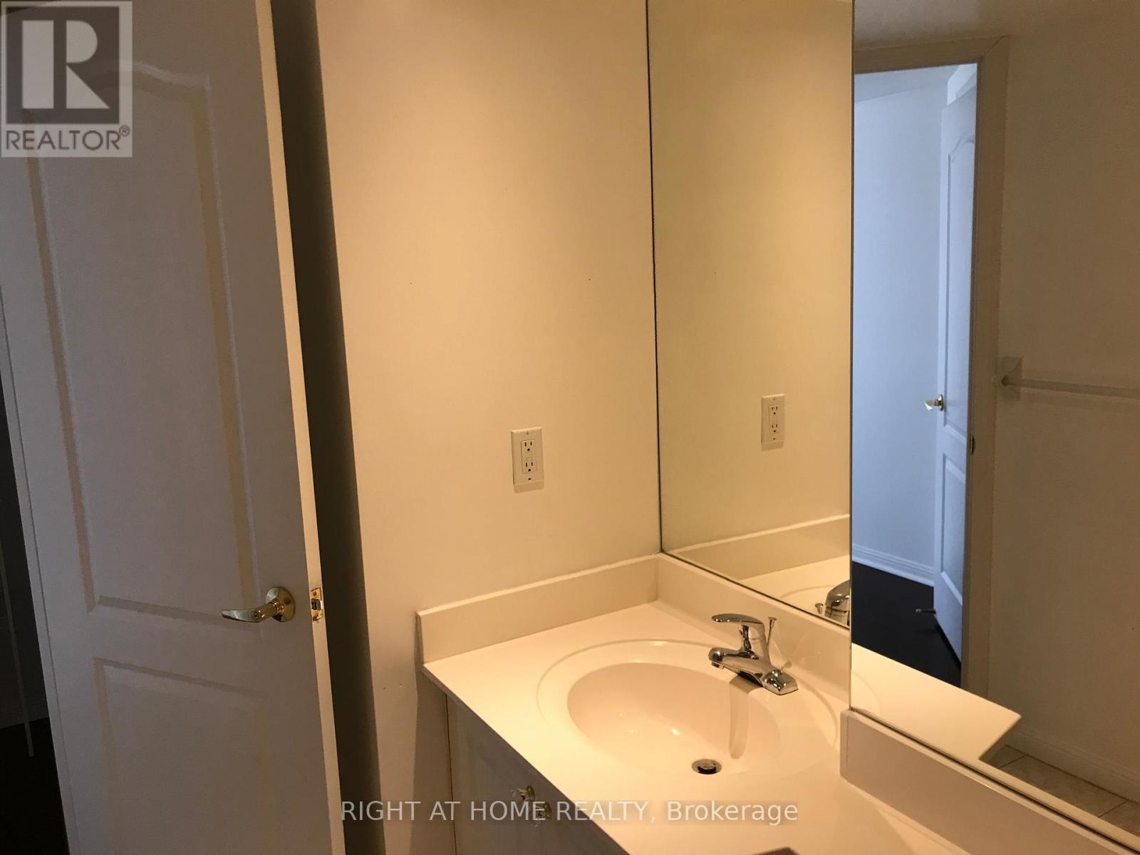 Ph1 - 3130 Yonge Street, Toronto, Ontario  M4N 2K6 - Photo 25 - C12170663