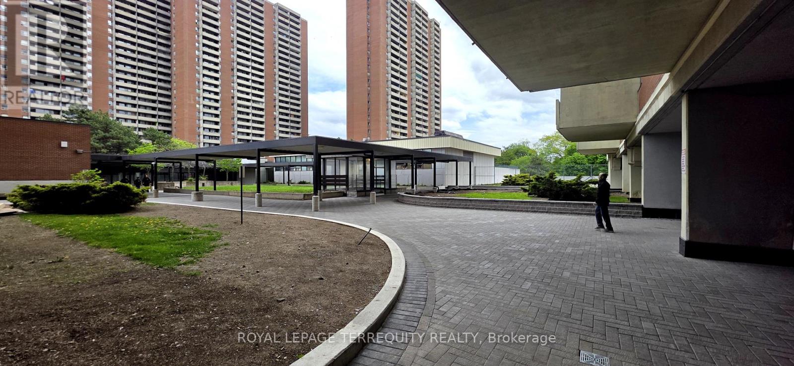 1512 - 5 Massey Square, Toronto, Ontario  M4C 5L6 - Photo 2 - E12170704