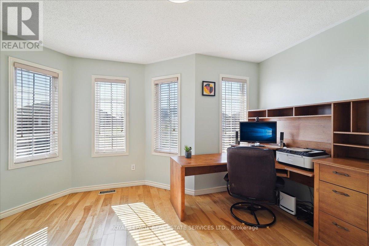86 Nahanni Drive, Richmond Hill (Langstaff), Ontario  L4B 4L4 - Photo 26 - N12170712
